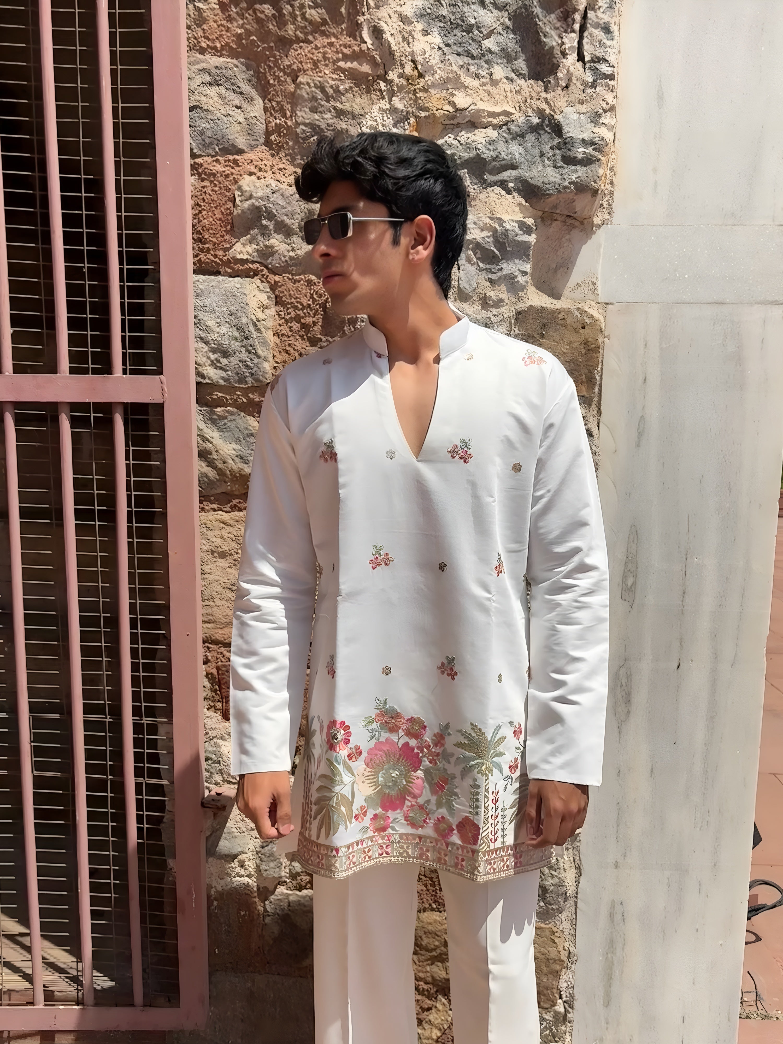 SNOW WHITE TROPICAL EMBROIDERY V-NECK SHORT KURTA