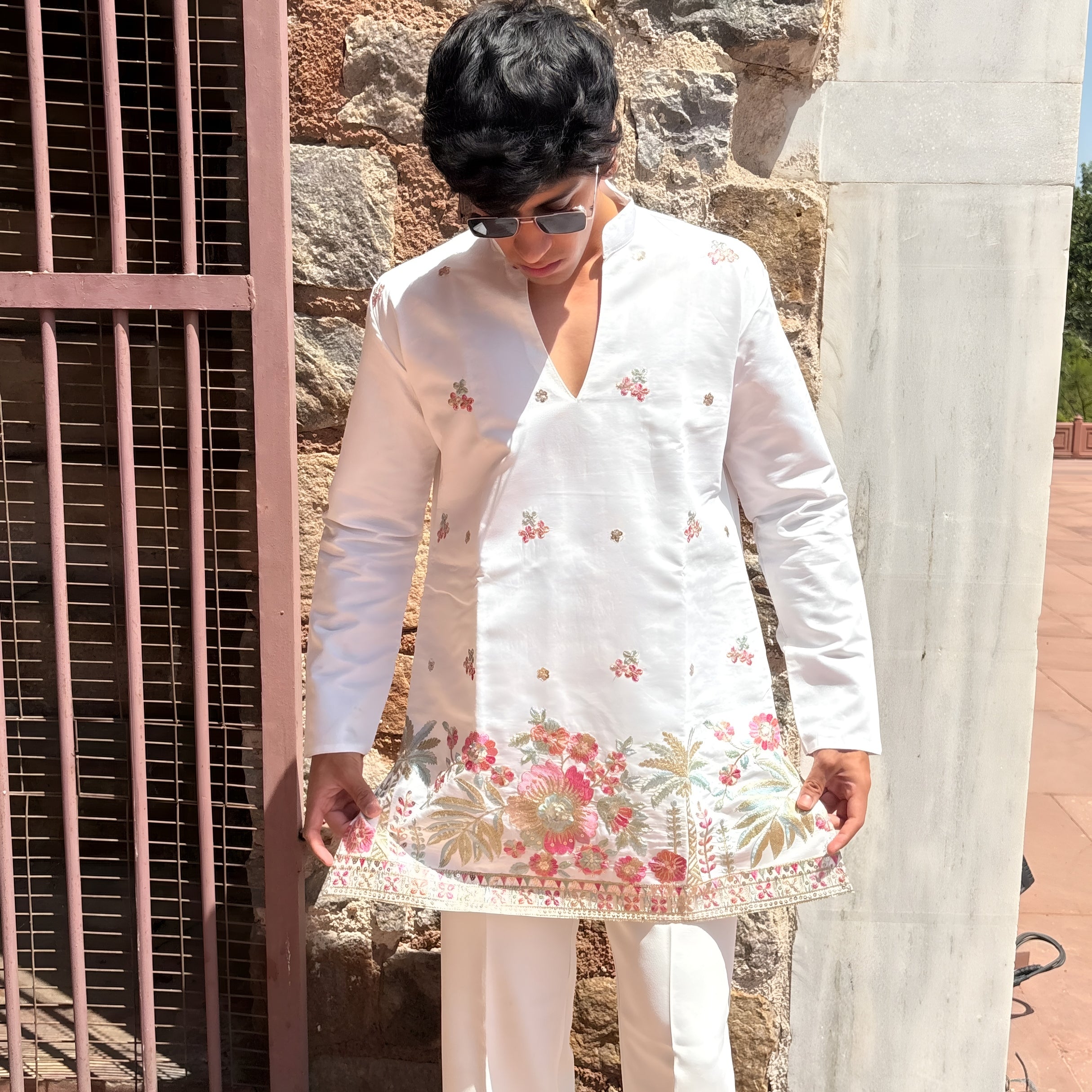 SNOW WHITE TROPICAL EMBROIDERY V-NECK SHORT KURTA