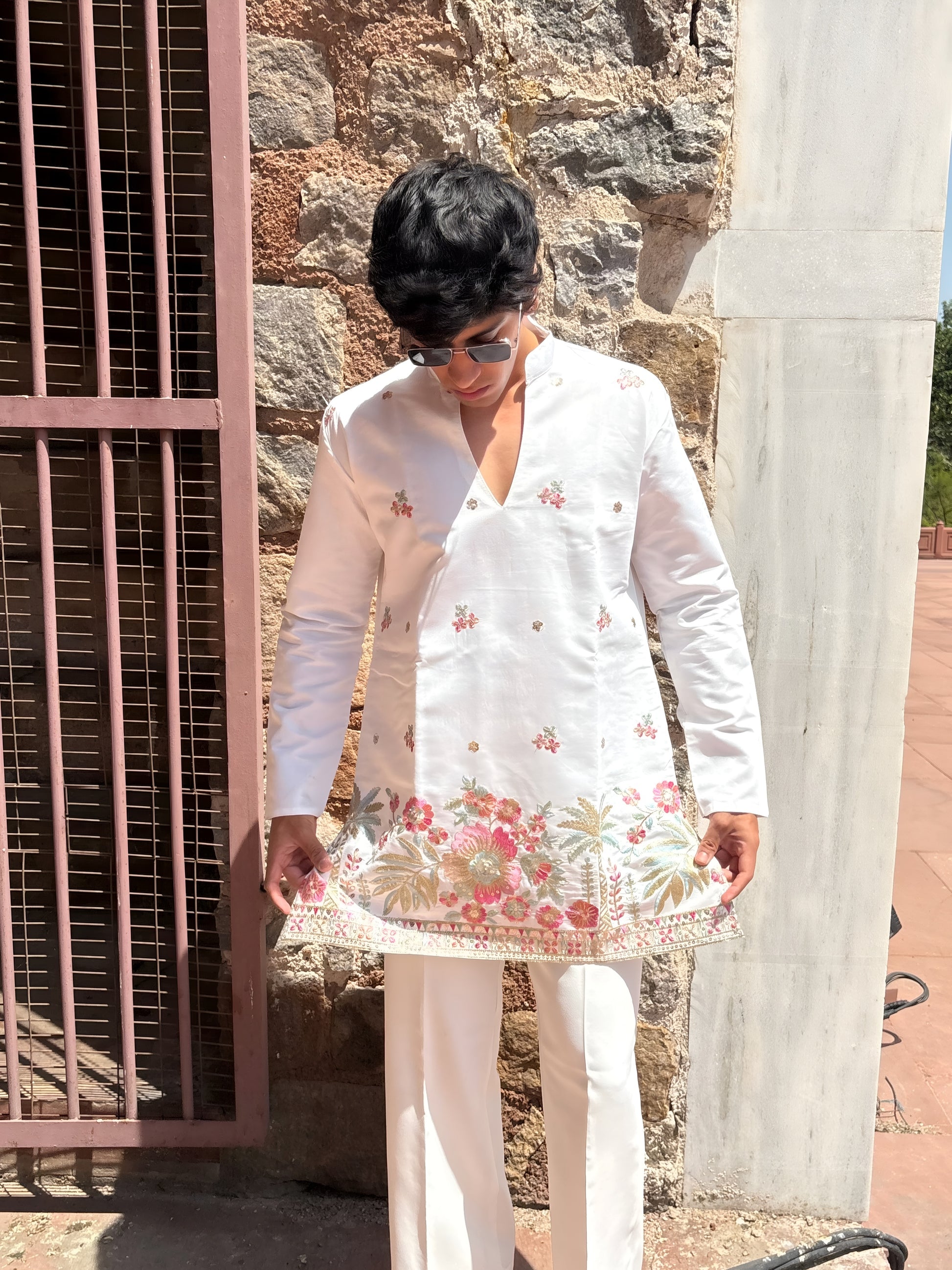 SNOW WHITE TROPICAL EMBROIDERY V-NECK SHORT KURTA