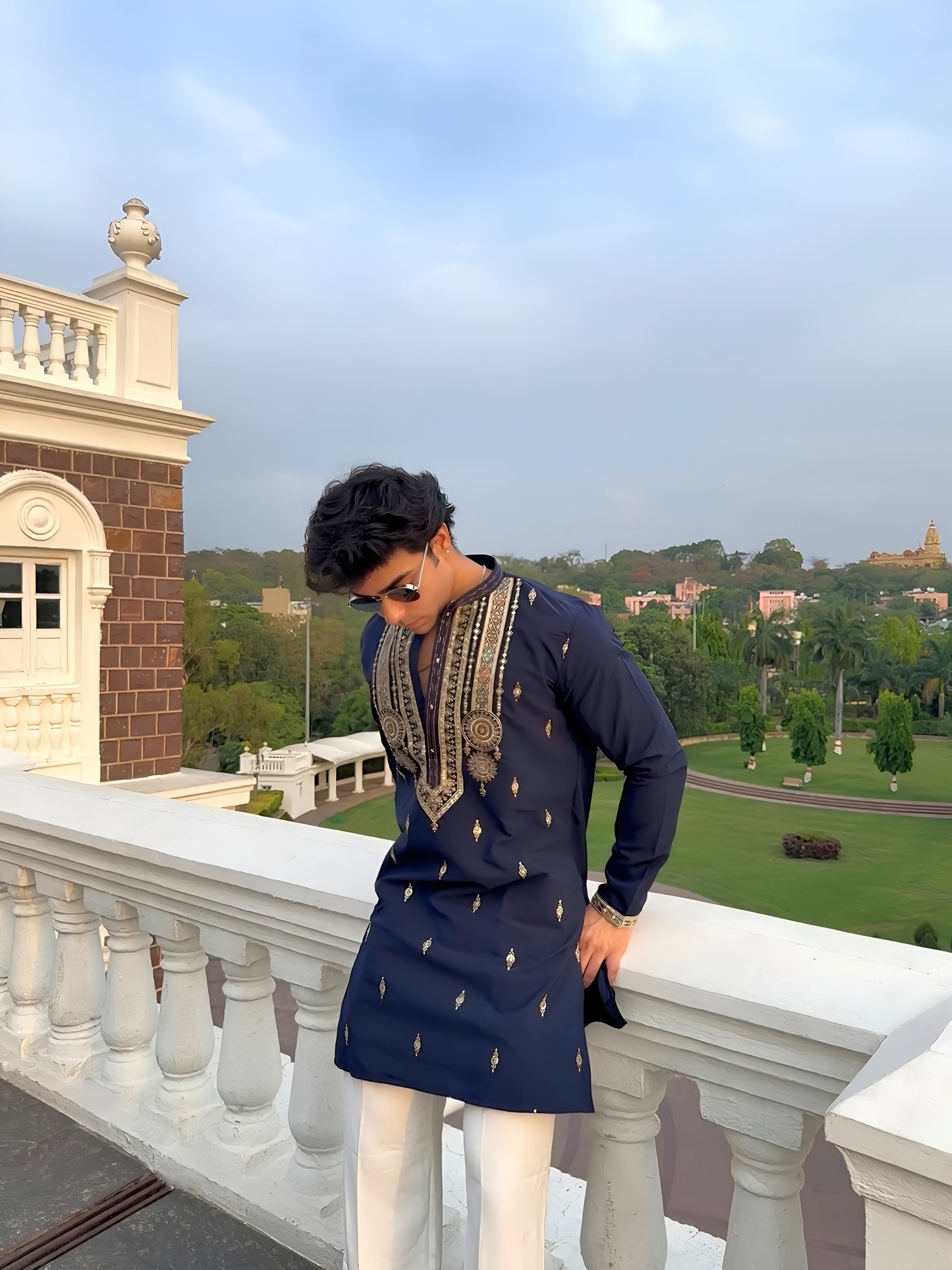 NAVY BLUE FESTIVE KURTA WITH INTRICATE THREAD EMBROIDERED MID-LENGTH KURTA