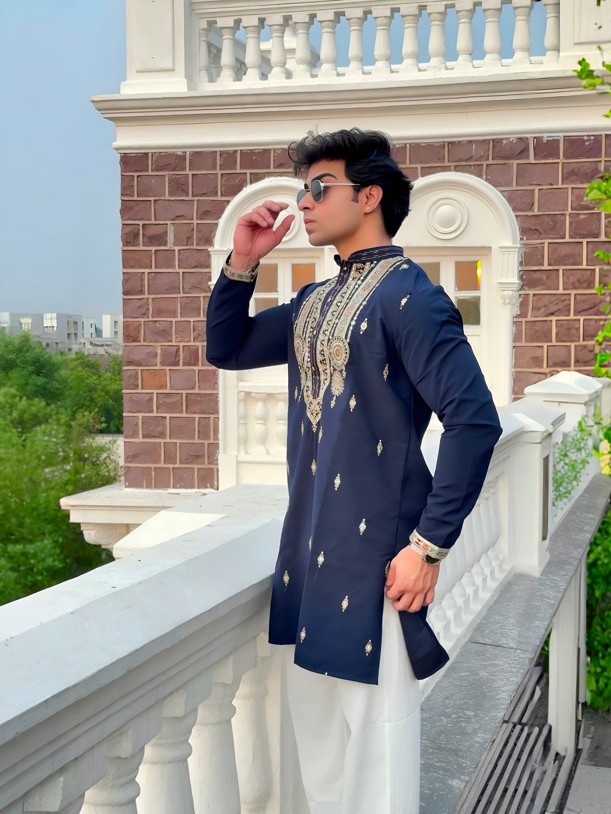 NAVY BLUE FESTIVE KURTA WITH INTRICATE THREAD EMBROIDERED MID-LENGTH KURTA
